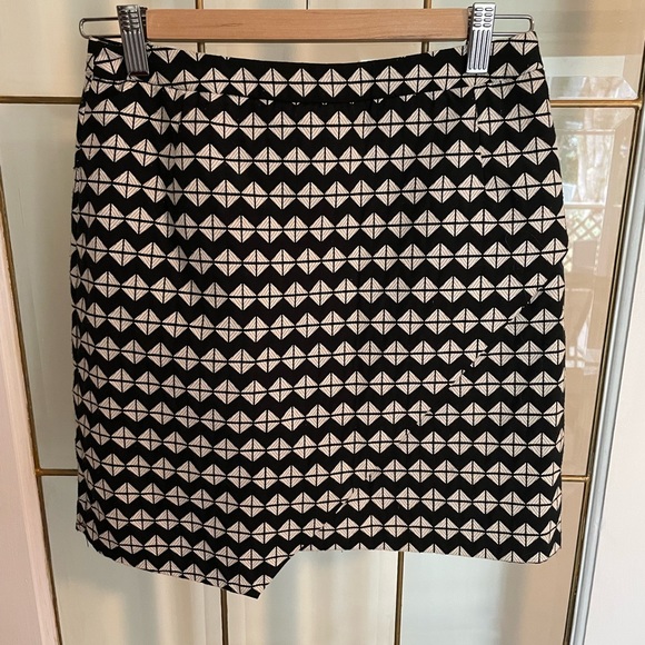 Women’s H&M Asymmetrical Mini Skirt - Picture 2 of 5